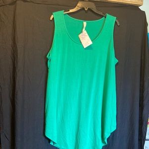 2X green Zenana Premium round-hemmed top - new w/tags